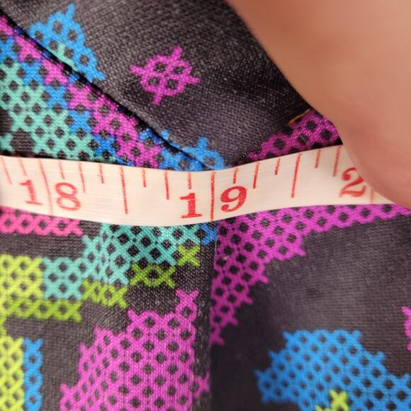 Nike black and multi color pixelated floral cropped full zip track jacket small - Picture 7 of 8